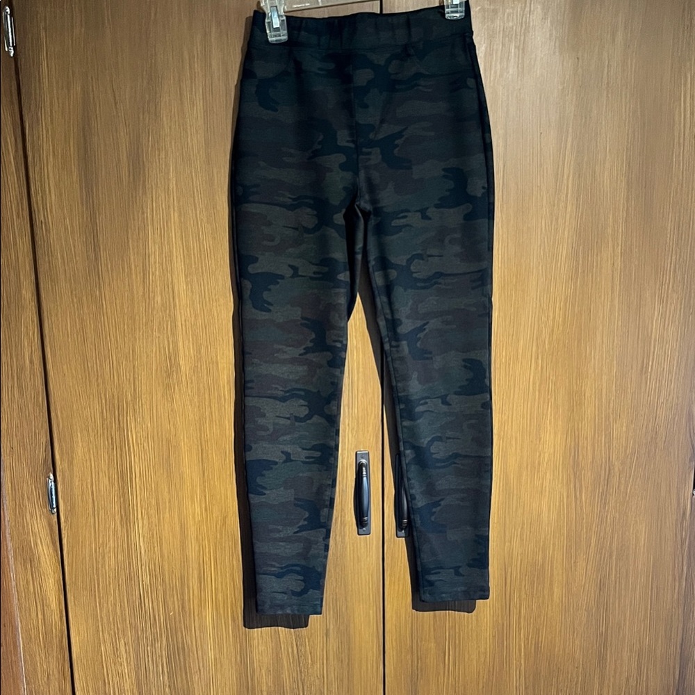 Sanctuary Women's Ankle Camo Stretch Pants - Black/Green
